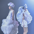 �t�@�b�V�����v���[���e�[�V����