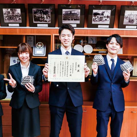 �o�[�`�����J���p�j�[