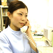 �R�~���j�P�[�V�����E�Ή��͂𖁂�