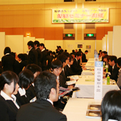 �A�E�����Ɍ����ċ��̓T�|�[�g�B