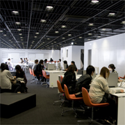 7����2�K�̃��[�j���O�R�����Y