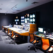 �R���ْn�K�̖{�i�I�ȃX�^�W�I