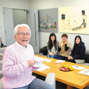 �w���ƍ݊w�������k�u�w���J�t�F�v