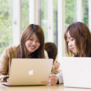 �w���S���ɁuMacBook Air�v��ݗ^