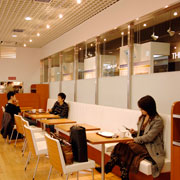 �L�����p�X���ɃJ�t�F������܂�