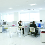 �A�E�X�^�b�t�����J�ɃA�h�o�C�X