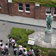 �݊w�����ē�����L�����p�X�c�A�[