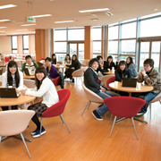 �J�t�F�e���A�łЂƋx�݁B