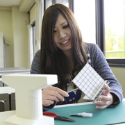 ���}�����ƂɓS�؂̖͌^�𐧍�