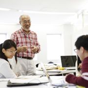 �搶�̓v���̃f�U�C�i�[