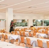 �C�ɖʂ����J�t�F�e���X