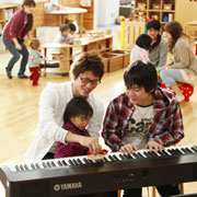 �e�q�̓���ɐG���m���E���[���n