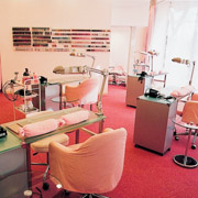 �w���ɖ{���̃G�X�e���l�C���T����