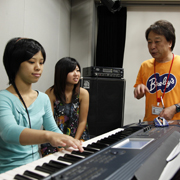 �T�E���h�Ɍ��݂ƐF�ʂ�^����