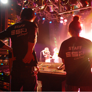 �w�O�C�x���g�ɃX�^�b�t�Ƃ��ĎQ��