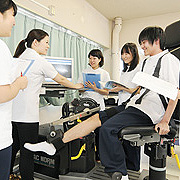 �m���ƋZ�p�̎��Ƃ��s���鋳���