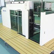 �X�|�[�c��w�։��p�\�Ȑ����Ë@