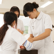 �j�[�Y�����������̏_�������t