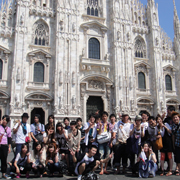 ���E�̕����ɂӂ�錤�C���s