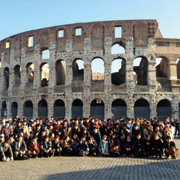 ���E�̕����ɐG��錤�C���s