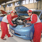 NISSAN���c������ŐV�Z�p���w�ׂ�