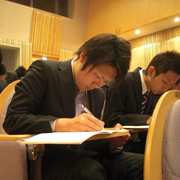 �A�E�����̓T�|�[�g���܂�