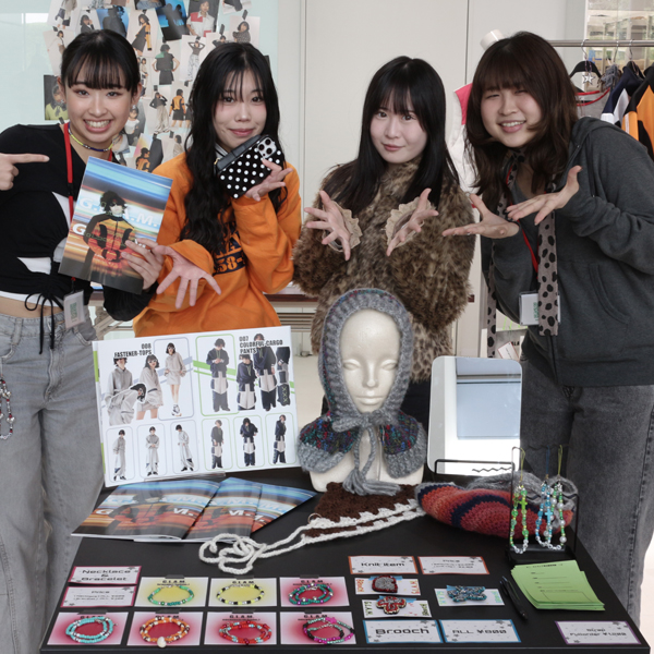 �}�X�^�[�� ���u�����h�̃V���b�v���w