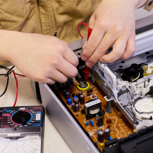 �I�[�v���L�����p�X�y�d�C�E�ʐM�z