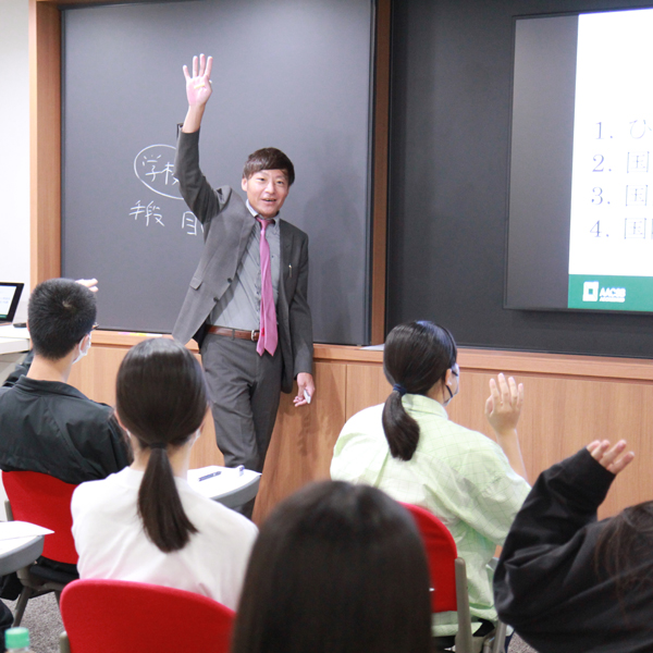 �̌��N���X����w�����i���É��L�����p�X�j