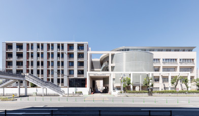 �ϔ������w�Z